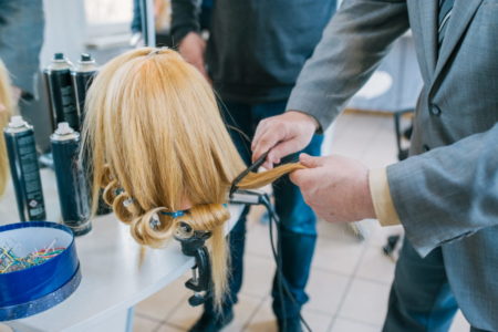 Как расчесать парик без вреда для волос