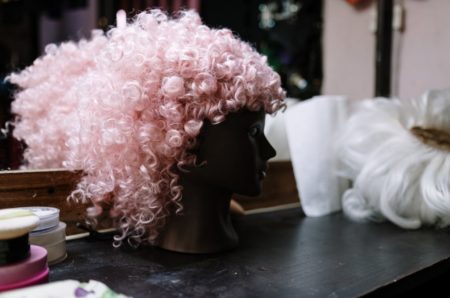 Как и чем можно покрасить парик из искусственных волос